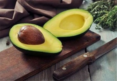 چرا نباید آووکادو را با شیر و شکر مخلوط کرد؟

