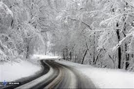 بارش برف بسیاری از جاده های زنجان را فرا گرفته است