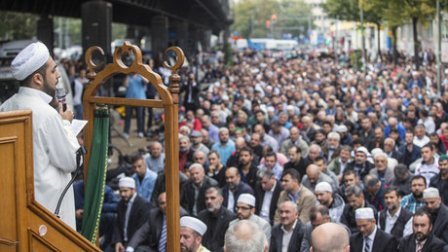 تظاهرات مسلمانان شهر کلن علیه خشونت و افراط‌ گری 