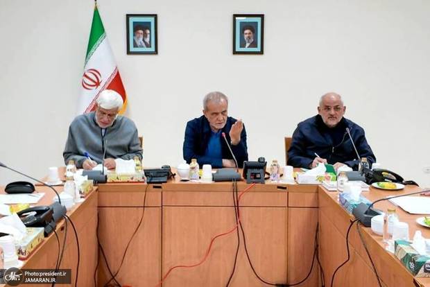 نشست ویژه پزشکیان با تیم اقتصادی دولت/ دستگاه‌های اقتصادی از اقدامات پشتیبان برای حفظ تاب‌آوری مالی و خدماتی کشور گزارش دادند