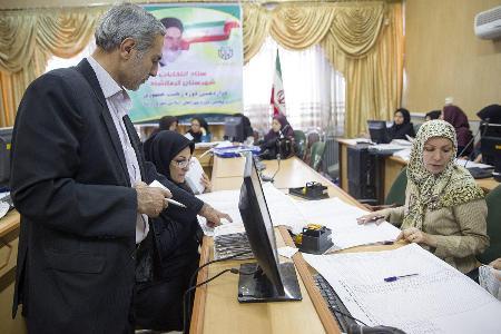 کار بازشماری صندوق های اخذ رای شورای شهر کرمانشاه همچنان ادامه دارد