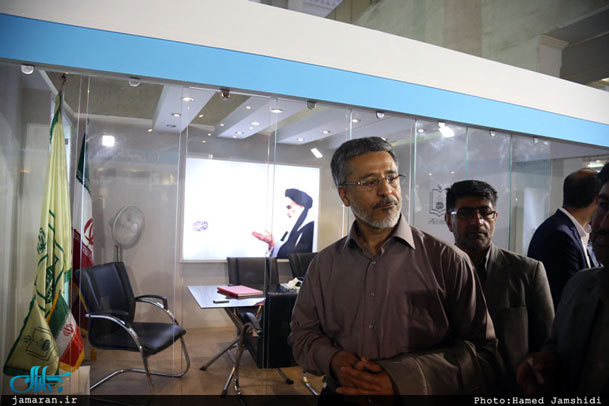دریادار سیاری: فرهیختگان و شخصیت های علمی  روی ابعاد مختلف شخصیت حضرت امام کار کنند