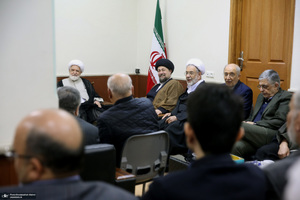 دیدار مهدی کروبی با سید حسن خمینی و جمعی از فعالان سیاسی