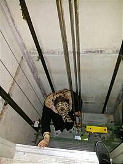جان باختن زن 57 ساله در گناوه بر اثر سقوط در چاه آسانسور
