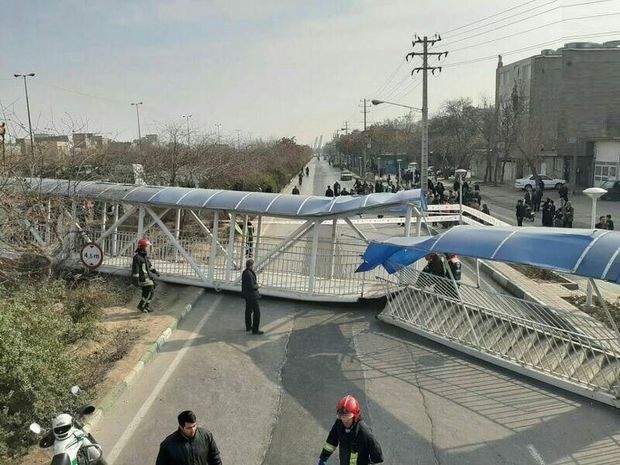 ارتفاع زیاد بار کمپرسی علت سقوط پل عابر پیاده در مشهد اعلام شد