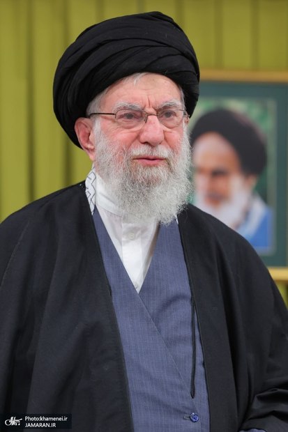 پیام تصویری رهبر معظم انقلاب برای قدردانی از کار بزرگ ملت ایران در روز ۲۲ بهمن ۱۴۰۴