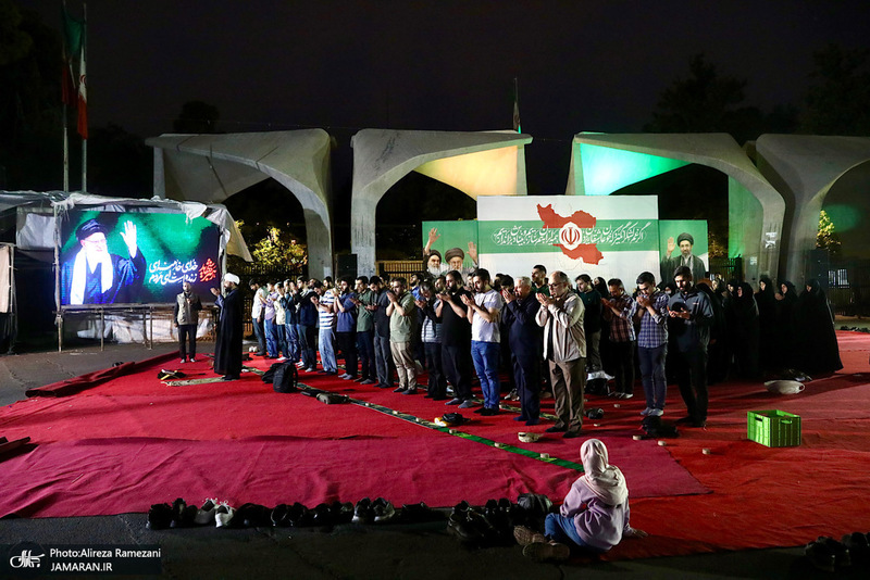 پنجاه و‌هفتمین اجتماع پر شور مردم در مقابل دانشگاه تهران