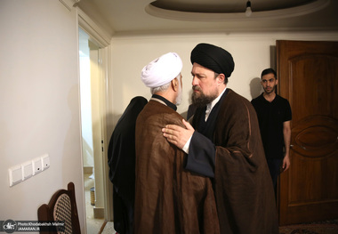 حضور سید حسن خمینی در منزل مرحوم آیت الله شیخ حسن صانعی (ره)   