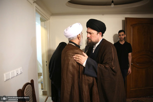 حضور سید حسن خمینی در منزل مرحوم آیت الله شیخ حسن صانعی (ره)