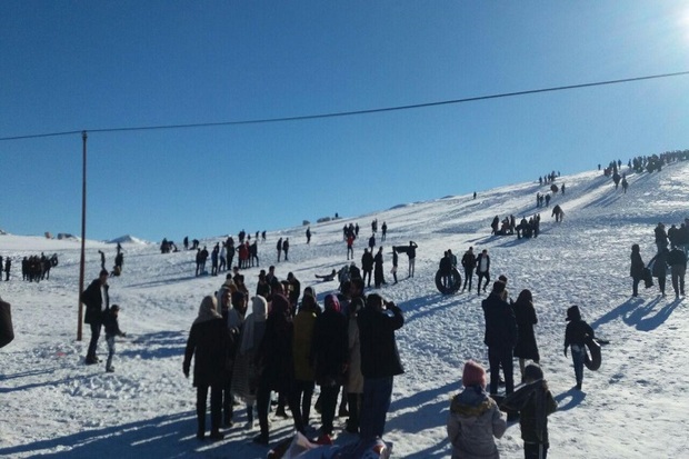 حدود 3هزار نفر در تکاب طی یک روز به تفریح زمستانی روی آوردند