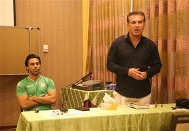 نشست اعضاى تیم امید پیش از برگزاری نخستین تمرین زیر نظر مجیدی
