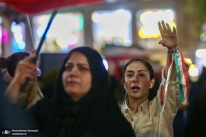 پنجاه و پنجمین شب اجتماع پر شور مردم در میدان منیریه