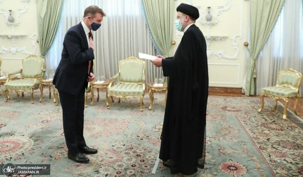رئیسی در دیدار سفیر انگلیس: ایران با همه کشورها بنای همکاری دارد