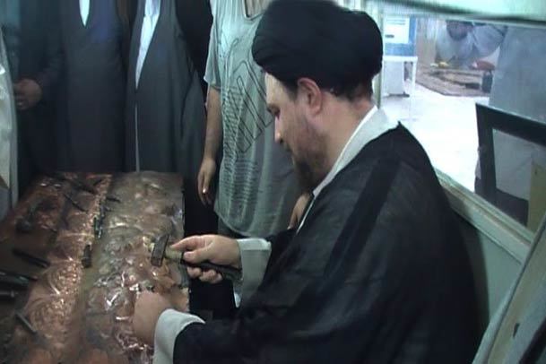 حضور یادگار امام در کارگاه ساخت ضریح امامین عسکریین