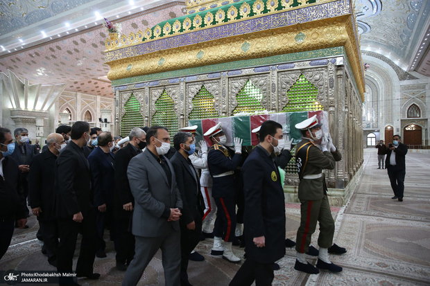 وداع با پیکر مطهر شهید محسن فخری زاده در حرم امام خمینی(س)