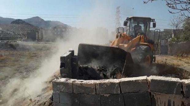 12 مورد دیوارکشی غیرمجاز در اراضی کشاورزی فردیس تخریب شد