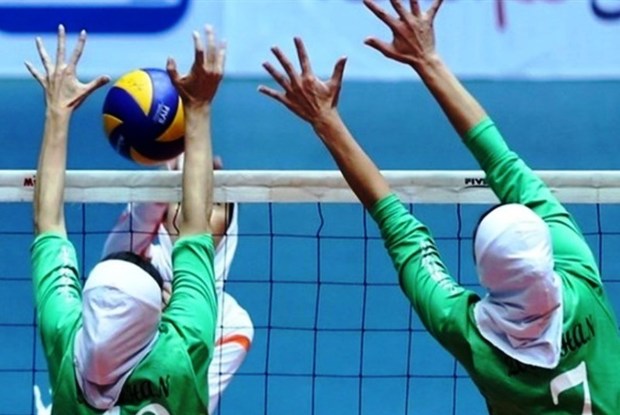 رقابت والیبال دختران دانشگاه علمی کاربردی در سمنان آغاز شد