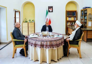 معاون دفتر عارف: پزشکیان، قالیباف، اژه‌ای و ذوالقدر در یک صف مشغول اداره کشورند