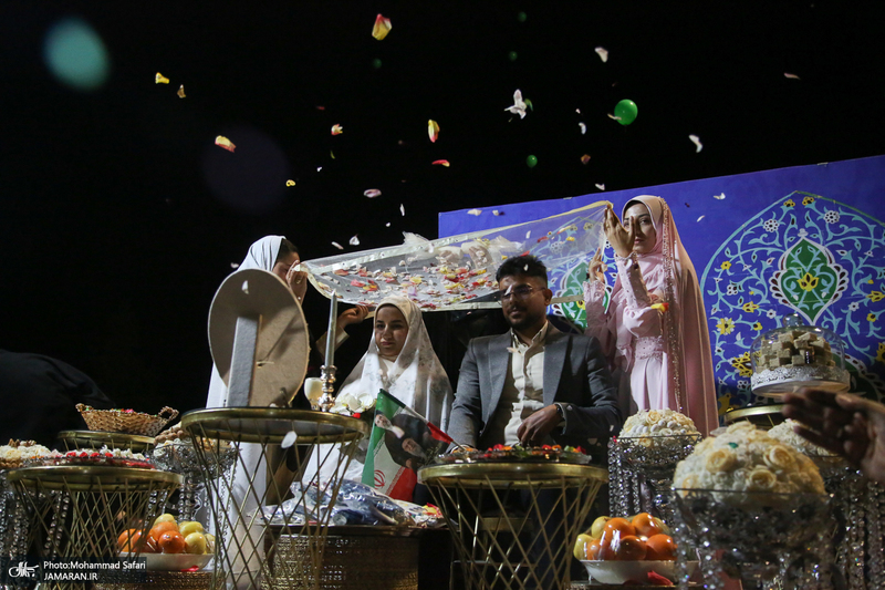 مراسم عقد زوج های جوان فسایی با حضور خادمین امام رضا (ع)