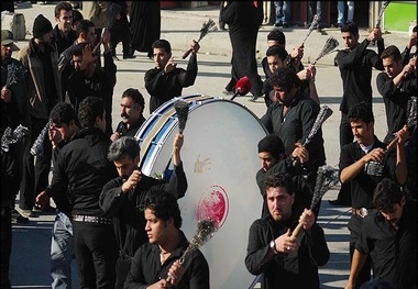 ممنوعیت تردد وسایل نقلیه از میان دسته های عزاداری 
