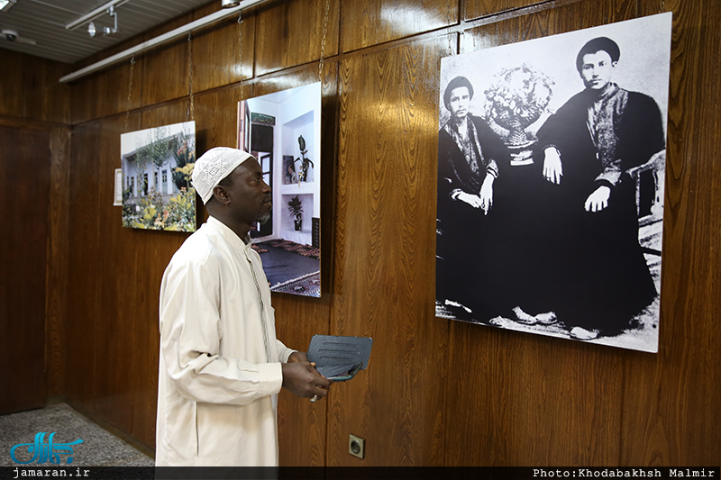 بازدید جمعی از شیعیان کشور نیجریه از بیت امام خمینی (س) در جماران
