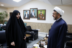 دیدار نرجس سلیمانی با دکتر علی کمساری ریاست موسسه تنظیم ونشرآثار امام خمینی (س)