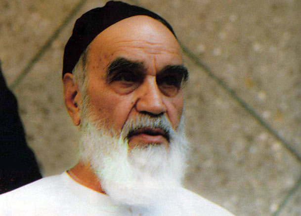 ای مسلمانان جهان که به حقیقت اسلام ایمان دارید، بپا خیرید و در زیر پرچم توحید و در سایه تعلیمات اسلام، مجتمع شوید