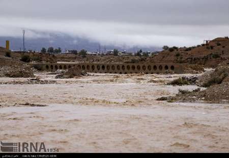 سیلاب خط لوله اصلی گاز شهر جهرم را با خود برد