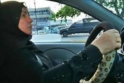 نخستین خانم راننده تاکسی در عراق+ فلیم
