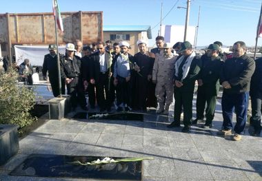 مزار شهدای غرب کرمانشاه غبار روبی شد