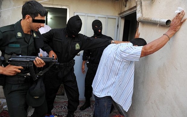 شرور فراری و سابقه دار در اهواز  دستگیر شد