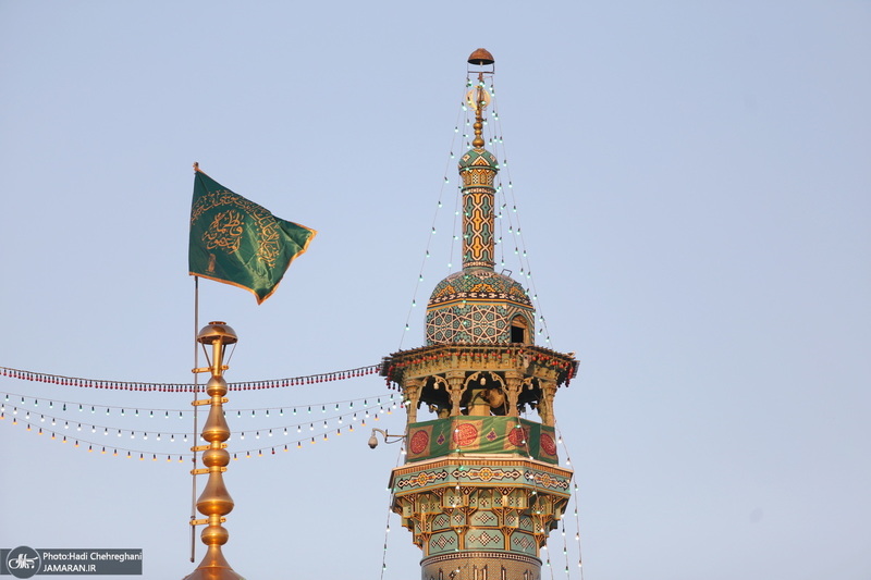 آیین تعویض پرچم گنبد حرم حضرت معصومه(س) و آغاز دهه کرامت
