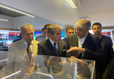 حضور گروسی در نمایشگاه دستاوردهای صنعت هسته‌ای ایران + عکس