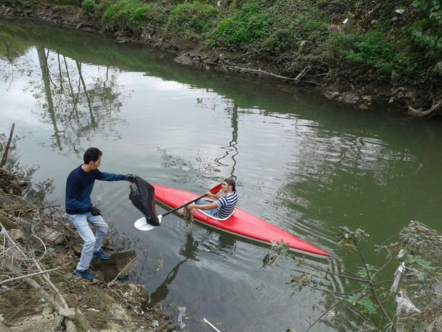 پاکسازی حاشیه رودخانه های آستارا توسط دوستداران طبیعت
