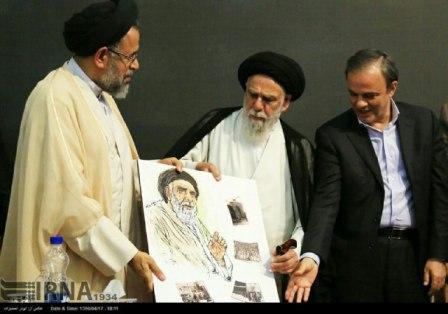 اهدای پرتره طراحی‌ شده امام جمعه کرمان توسط وزیر اطلاعات