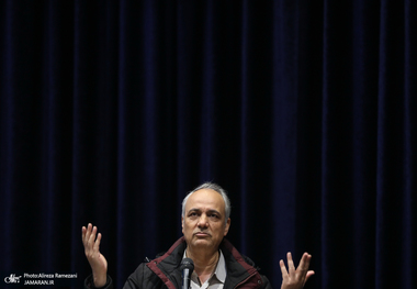 زیدآبادی: قطع دوره‌ای اینترنت، چاره‌ساز امنیت نیست/ هر حکومتی برای تأمین امنیت پایدار به ناچار باید با لوازم و عوارضِ تکنولوژی ارتباطی کنار آید و خود را با آن تطبیق دهد/ با قطع دسترسی به اینترنت جهانی، مشکلات انبوهی که برای عموم اقشار جامعه پدید آمده است