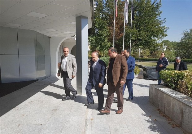 وزیر ورزش از روند بازسازی ورزشگاه آزادی بازدید کرد + عکس
