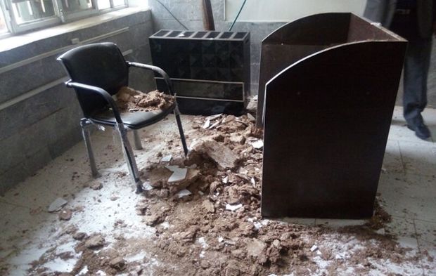 ریزش ناگهانی بخشی از سقف کلاس مدرسه‌ای در یزد