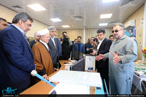 بازدیدهای آیت‌الله هاشمی رفسنجانی از پروژه‌های نفت و پتروشیمی در جزیره خارک