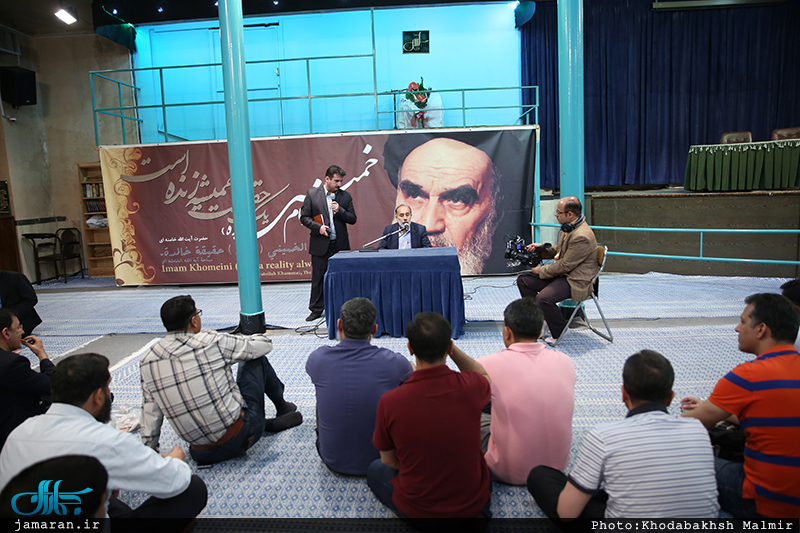 بازدید هیئتی از دانشگاه دفاع ملی جمهوری اسلامی پاکستان از بیت امام خمینی در جماران