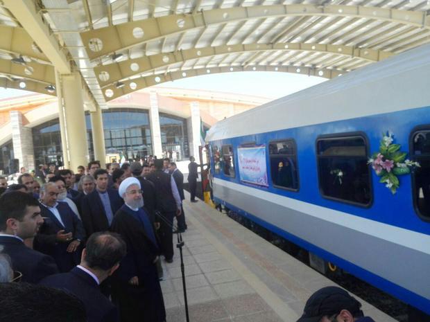 با حضور رئیس‌جمهور روحانی، اتصال کرمانشاه به شبکه سراسری راه آهن کشور انجام شد