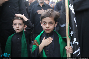 پیاده روی آیت الله العظمی وحید خراسانی به سمت حرم حضرت معصومه(س)