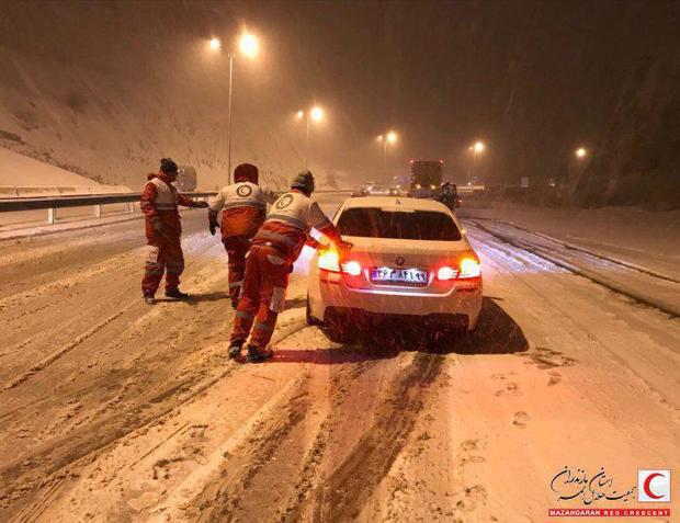 اسکان 317 مسافر گرفتار در برف در محور سوادکوه