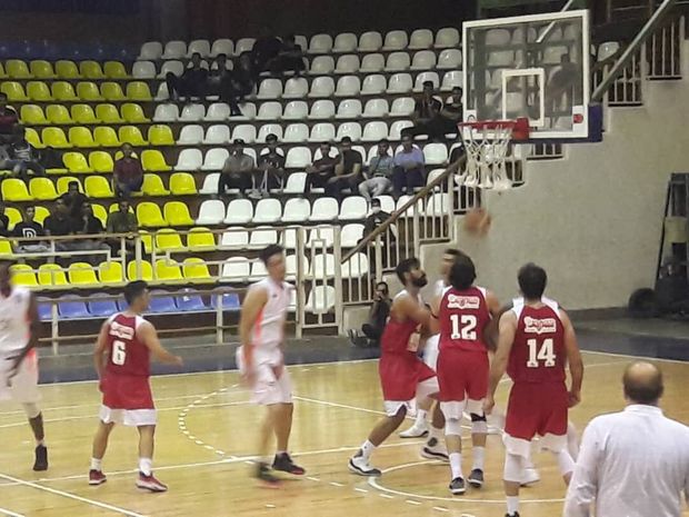 تیم بسکتبال شهرداری بندرعباس برابر با مهرام تهران به پیروزی رسید