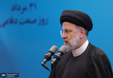 رئیسی: نخبگان وزارت دفاع تا یک قدمی ساخت هواپیمای مسافربری رسیده‌اند