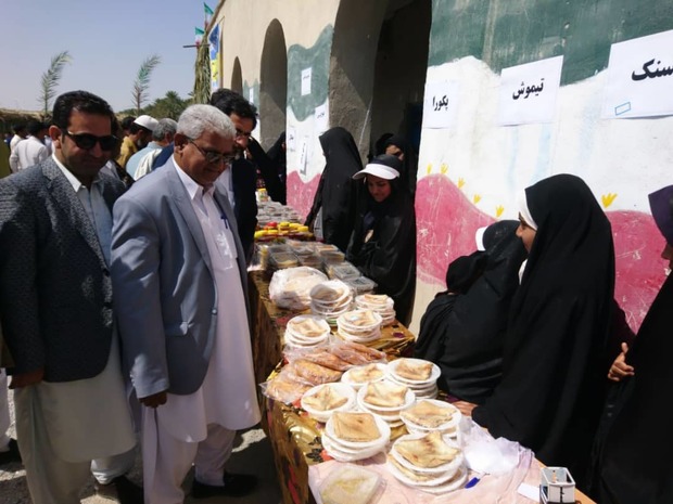 جشنواره غذاهای بومی در روستای احمد آباد ایرانشهر برگزار شد