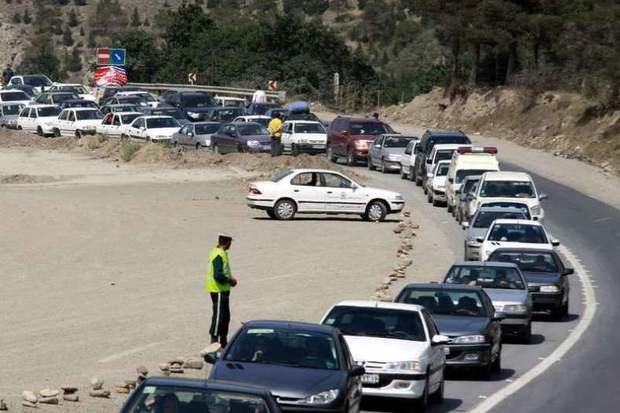 ترافیک در محورهای استان سمنان سنگین است