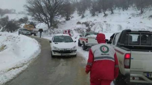 63 خودروی گرفتار دربرف منطقه تاراز اندیکا امدادرسانی شدند