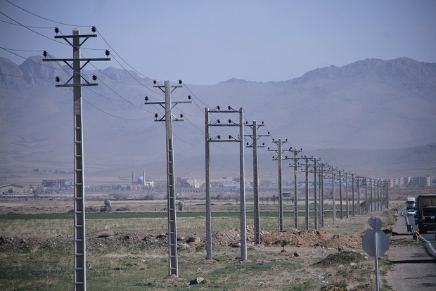 روستای بنو استکی کوهرنگ به شبکه برق سراسری وصل شد