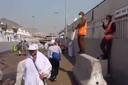 کمک ماموران سعودی به حجاج با باد زدن، در مسیرخاص ایرانیان در برگشت از جمرات